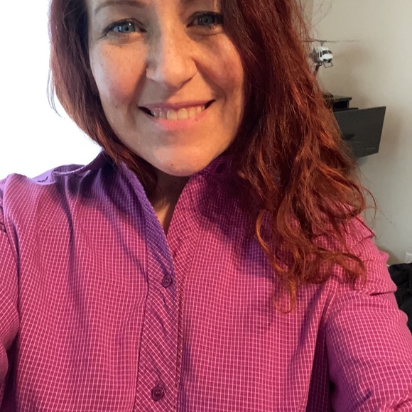 Meet your Posher, Laura—posh ambassador ❤️❤️❤️🎉🎉 - Picture 2 of 2